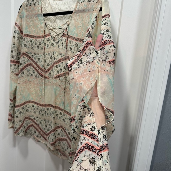 Bohemian Floral Blouse With Lace-Up Front & Crochet Back - Size Medium - Picture 4 of 9